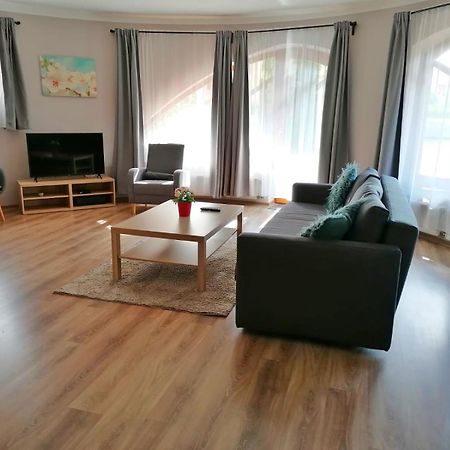 Pannonia Apartman เอสแตร์กอม ภายนอก รูปภาพ