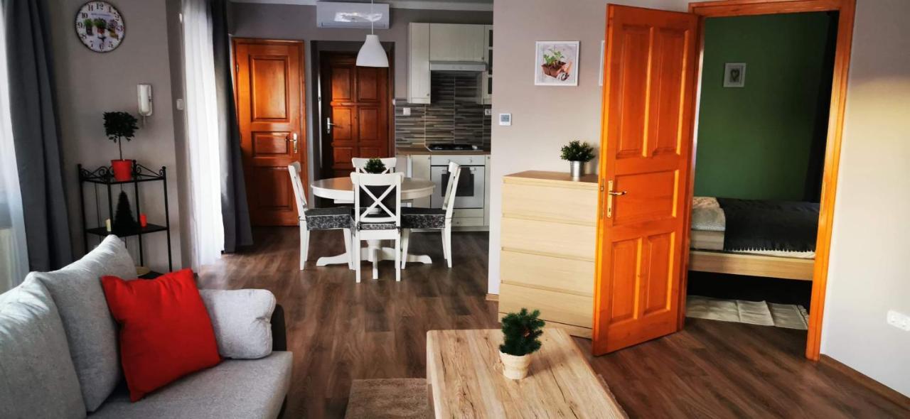 Pannonia Apartman เอสแตร์กอม ภายนอก รูปภาพ