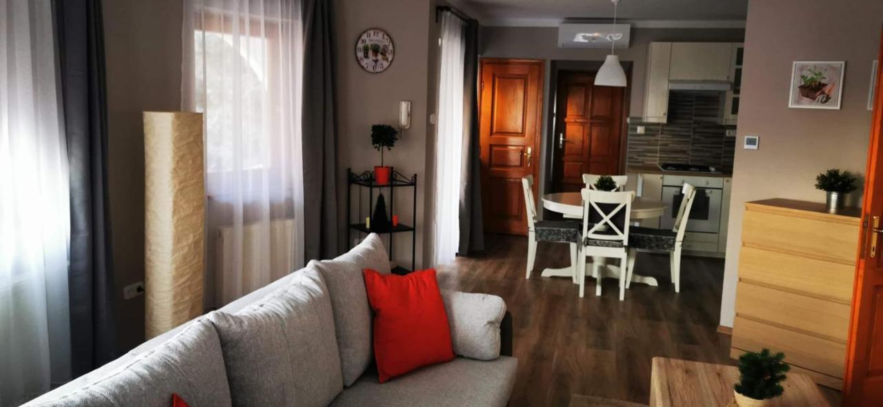 Pannonia Apartman เอสแตร์กอม ภายนอก รูปภาพ