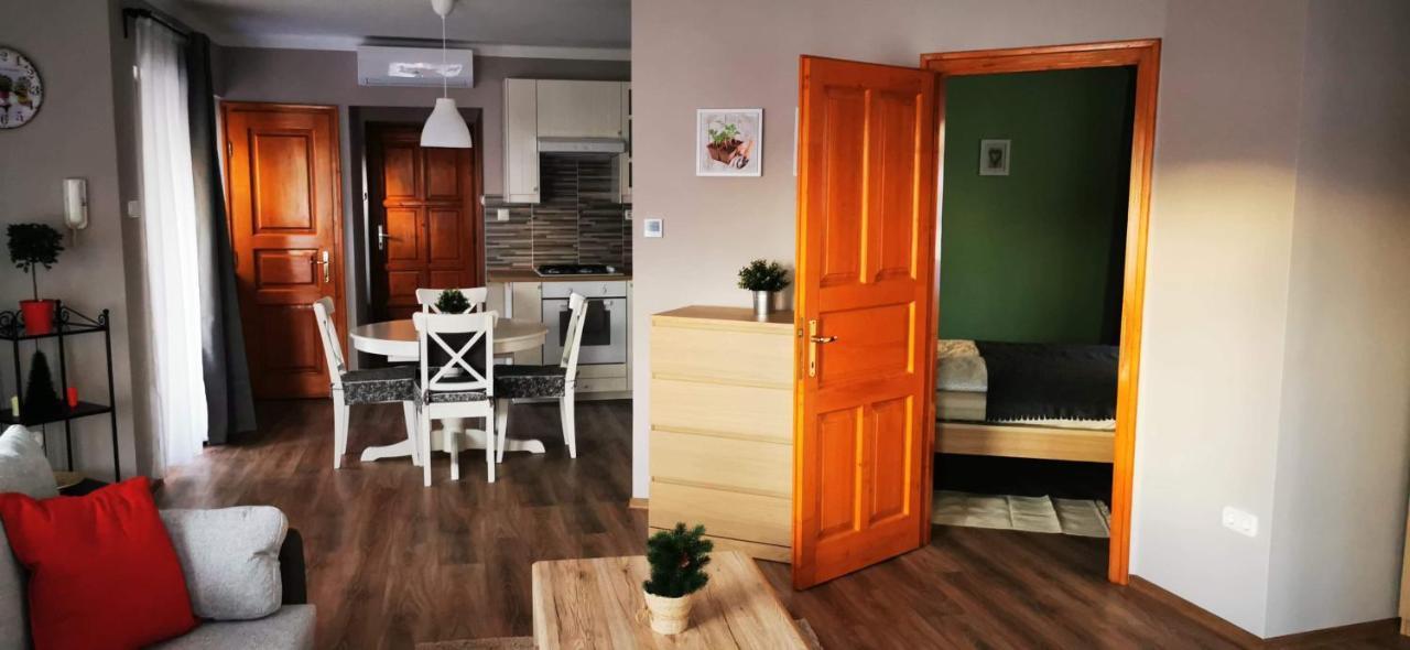 Pannonia Apartman เอสแตร์กอม ภายนอก รูปภาพ