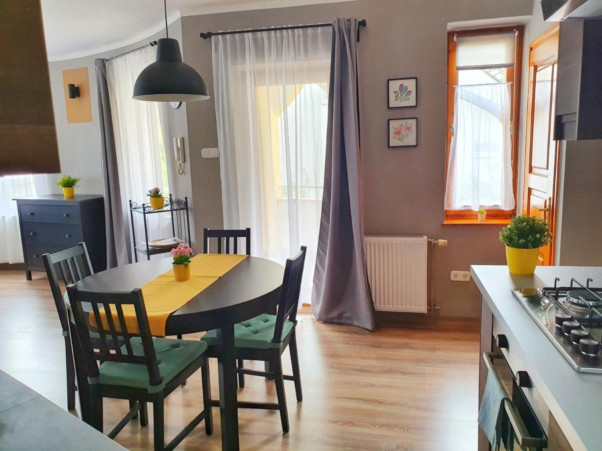 Pannonia Apartman เอสแตร์กอม ภายนอก รูปภาพ