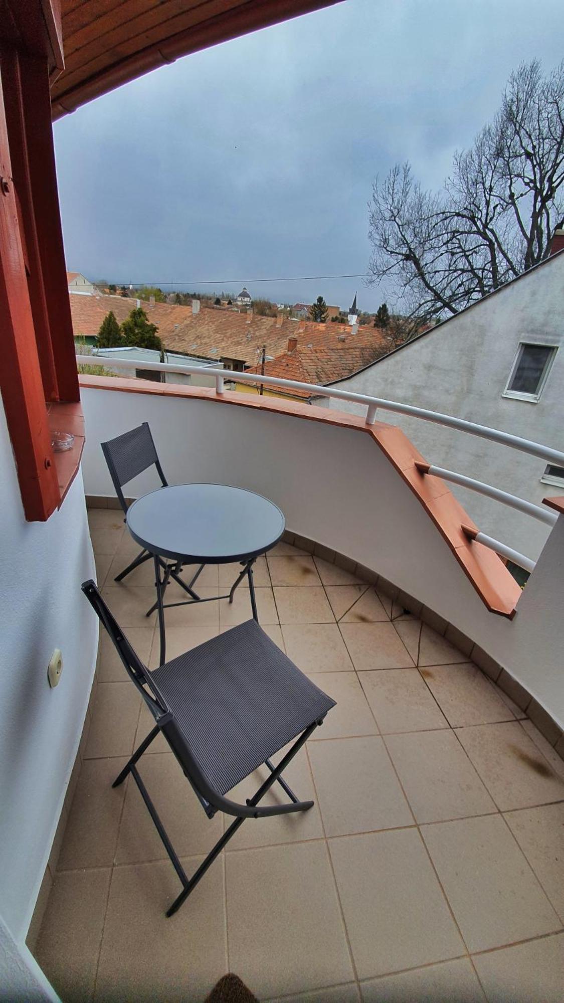 Pannonia Apartman เอสแตร์กอม ห้อง รูปภาพ