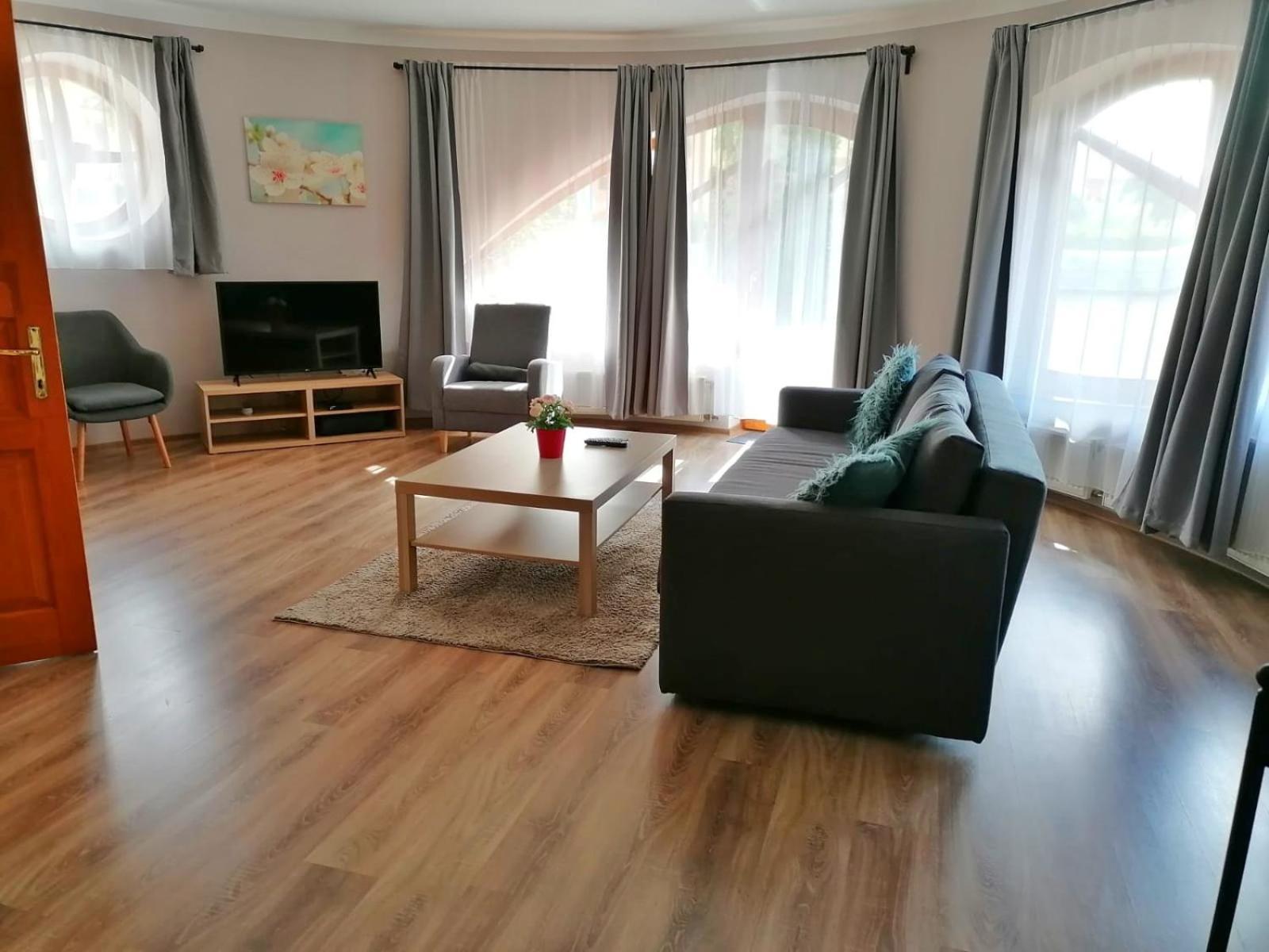 Pannonia Apartman เอสแตร์กอม ภายนอก รูปภาพ